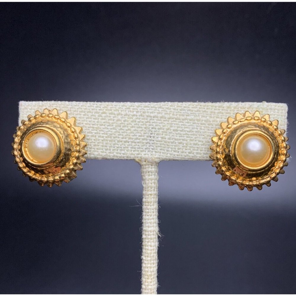 Leslie Block Faux Pearl Clip On Earrings Round Gold Tone Sun Shape Vintage